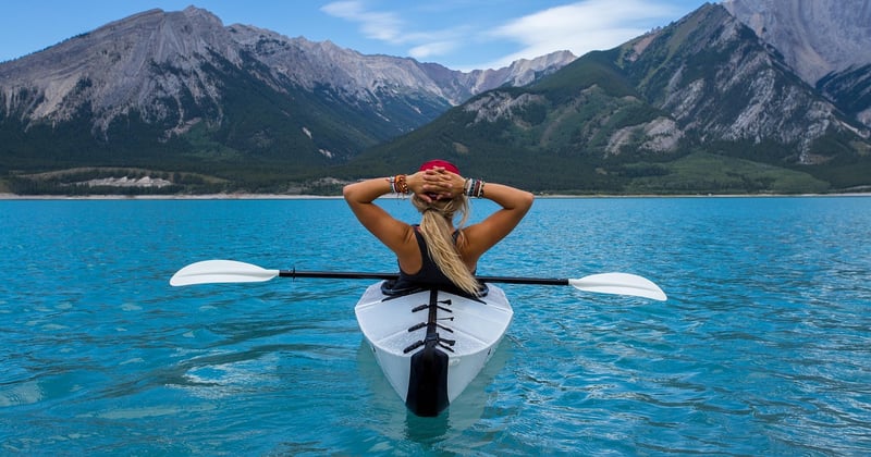 Initiation au kayak : tout ce que vous devez savoir pour pagayer en confiance