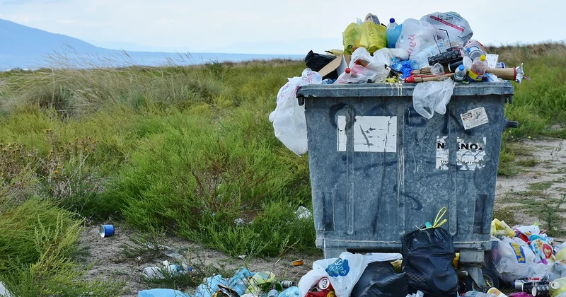 Déchets et sanitaires : le lac n'est pas une poubelle