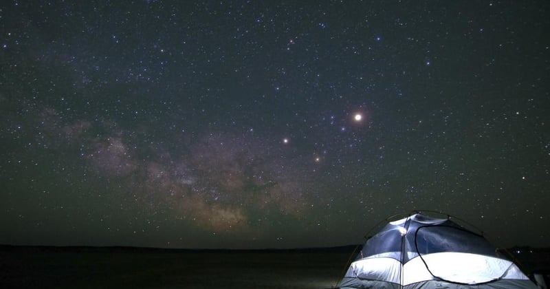 Où trouver le meilleur camping pour observer les étoiles en montagne